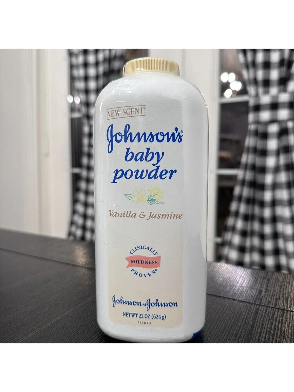 Vintage Johnson’s Baby Powder Vanilla Jasmine 22oz 2002 Factory Sealed NOS
